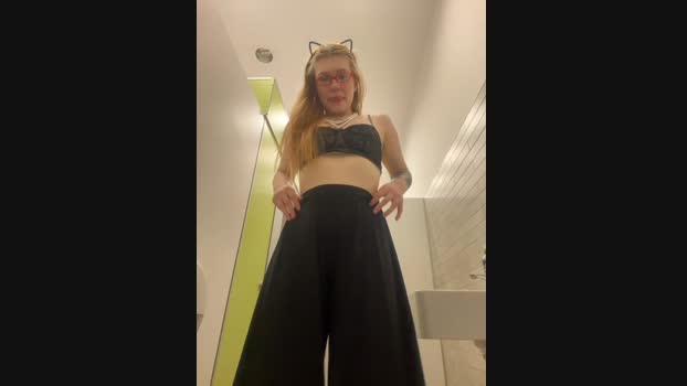 Honey___Hot StripChat Female 15-01-2025