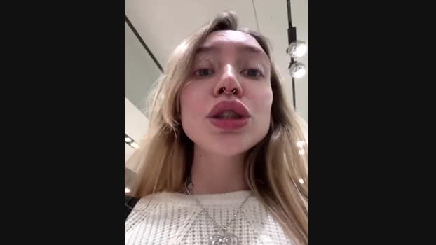 Miss_Elfie StripChat Female 14-01-2025