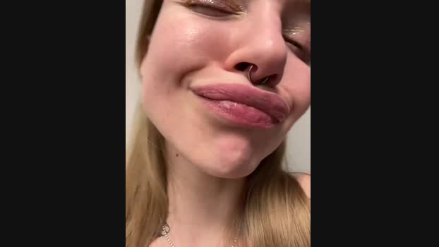 Miss_Elfie StripChat Female 14-01-2025