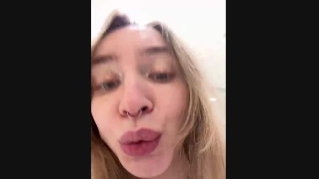 Miss_Elfie StripChat Female 14-01-2025