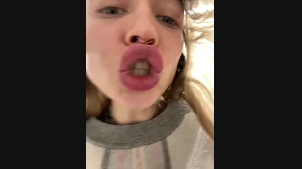 Miss_Elfie StripChat Female 15-01-2025