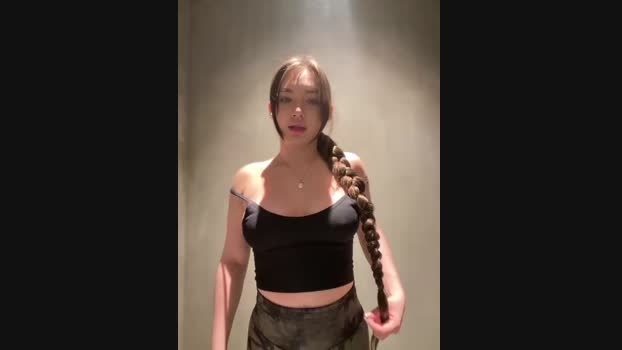 Holly_Molii StripChat Female 15-01-2025