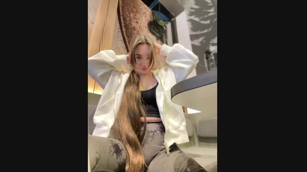 Holly_Molii StripChat Female 16-01-2025