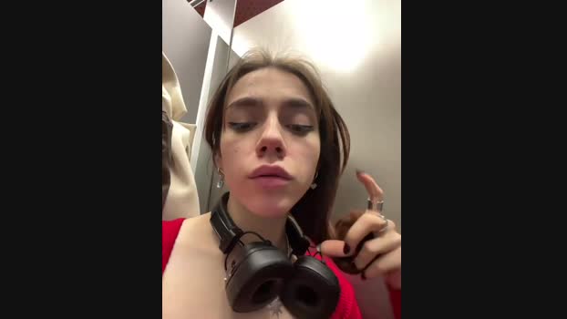 Lily__Belle StripChat Female 15-01-2025