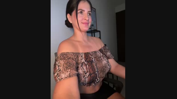 Carolina_Novoa StripChat Female 16-01-2025