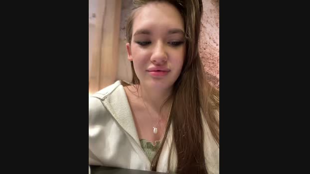 Holly_Molii StripChat Female 17-01-2025