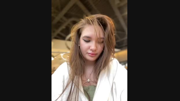 Holly_Molii StripChat Female 17-01-2025