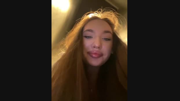 Holly_Molii StripChat Female 17-01-2025