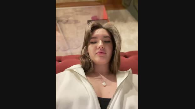 Holly_Molii StripChat Female 18-01-2025