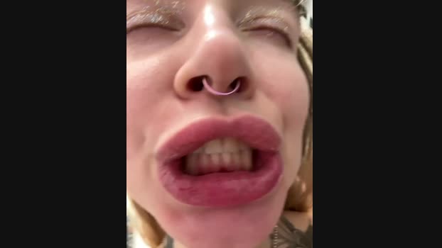 Miss_Elfie StripChat Female 17-01-2025