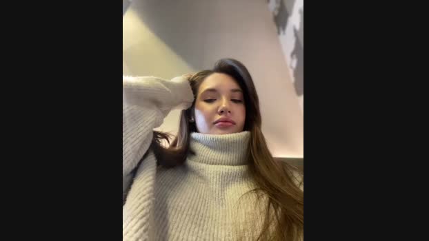 Holly_Molii StripChat Female 19-01-2025