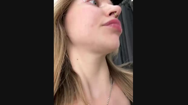 Miss_Elfie StripChat Female 19-01-2025