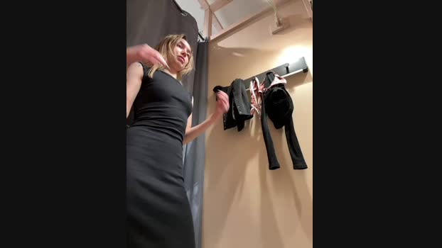 Miss_Elfie StripChat Female 19-01-2025