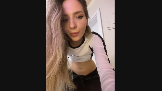 LiaraTesoni StripChat Female 19-01-2025