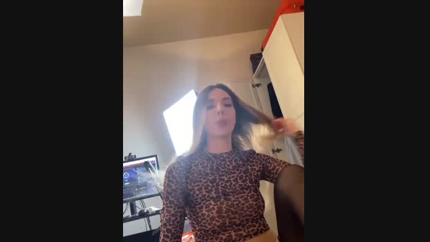 LiaraTesoni StripChat Female 20-01-2025