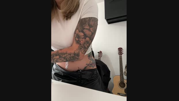 _Abril-Office1 StripChat Female 20-01-2025