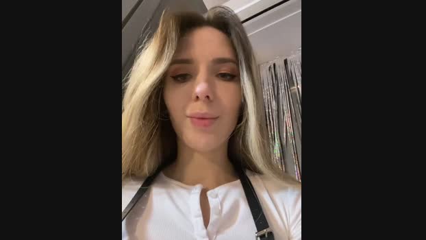 LiaraTesoni StripChat Female 20-01-2025