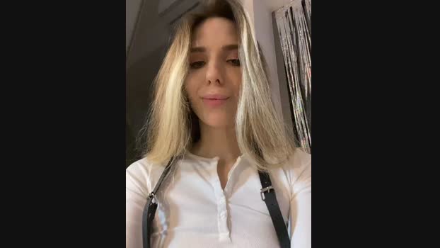 LiaraTesoni StripChat Female 20-01-2025