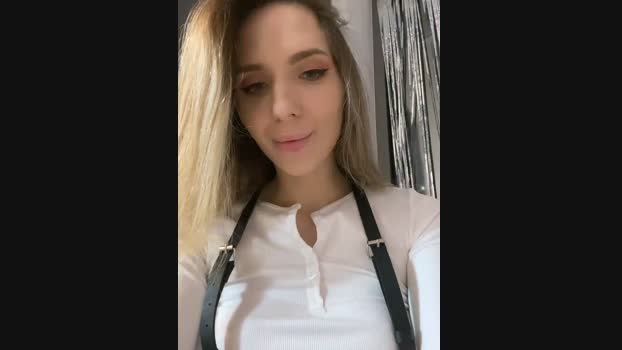 LiaraTesoni StripChat Female 20-01-2025