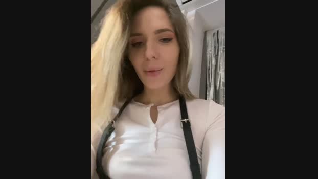 LiaraTesoni StripChat Female 20-01-2025