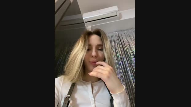 LiaraTesoni StripChat Female 20-01-2025