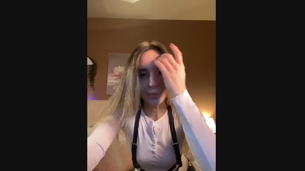 LiaraTesoni StripChat Female 20-01-2025