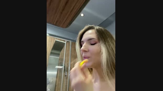 LiaraTesoni StripChat Female 20-01-2025