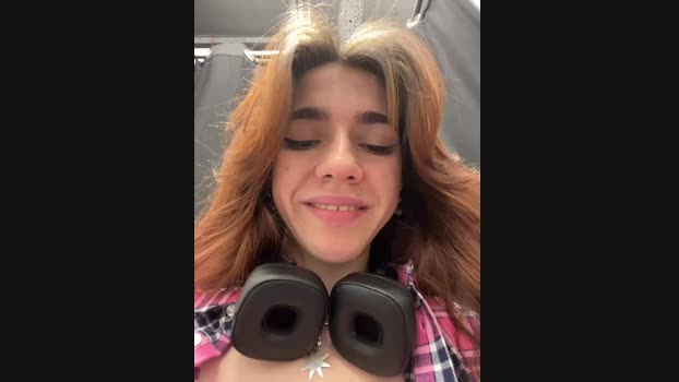 Lily__Belle StripChat Female 21-01-2025