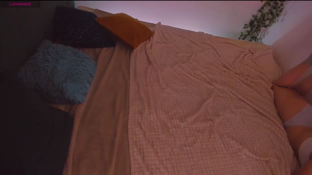 2girl_1_cum StripChat Female 22-01-2025