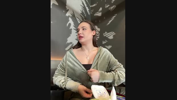 Holly_Molii StripChat Female 22-01-2025