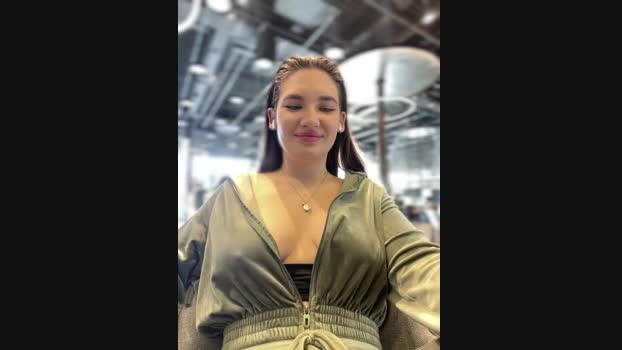 Holly_Molii StripChat Female 22-01-2025