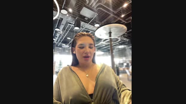 Holly_Molii StripChat Female 22-01-2025