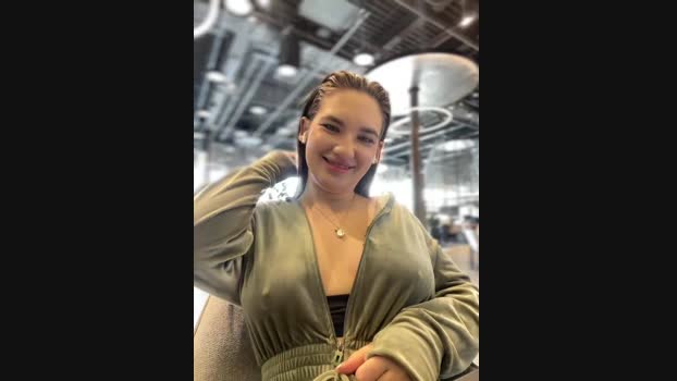 Holly_Molii StripChat Female 22-01-2025