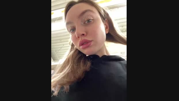 Miss_Elfie StripChat Female 22-01-2025