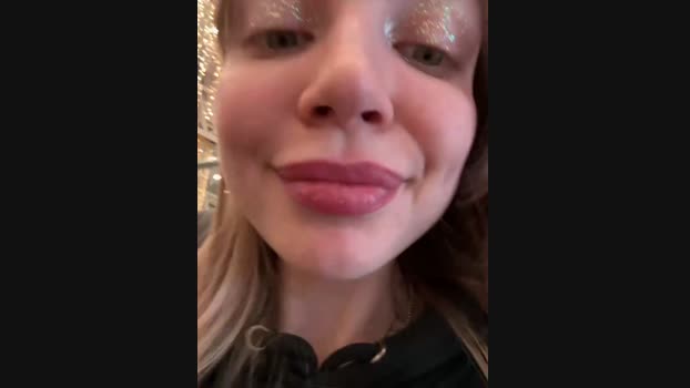 Miss_Elfie StripChat Female 22-01-2025