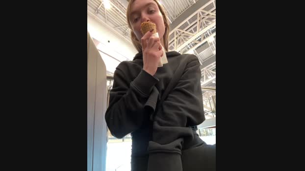 Miss_Elfie StripChat Female 22-01-2025