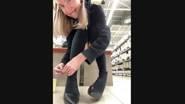 Miss_Elfie StripChat Female 22-01-2025