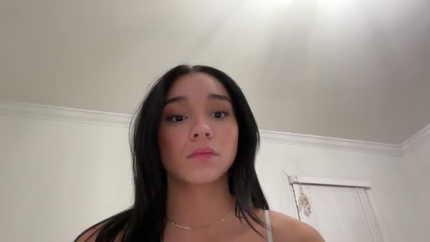 adriannarodriguez Chaturbate Female 22-01-2025