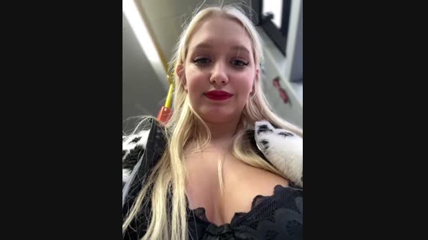 Milkyy_wway StripChat Female 24-01-2025