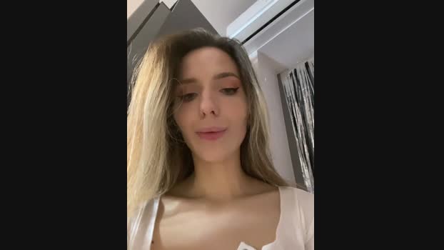 LiaraTesoni StripChat Female 26-01-2025