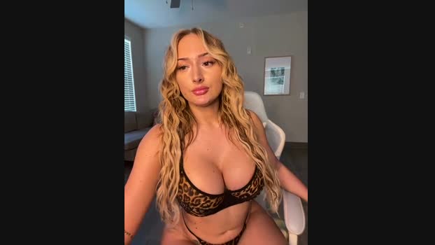 Anaruru222 StripChat Female 27-01-2025