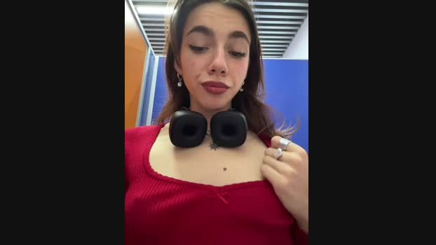 Lily__Belle StripChat Female 28-01-2025