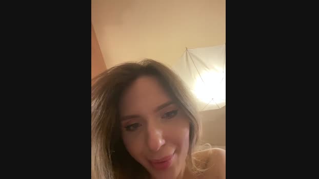 LiaraTesoni StripChat Female 28-01-2025