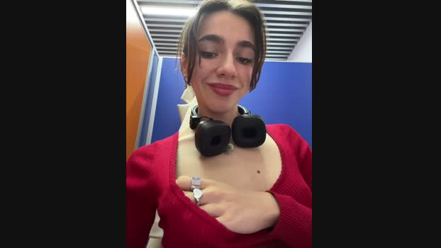 Lily__Belle StripChat Female 28-01-2025