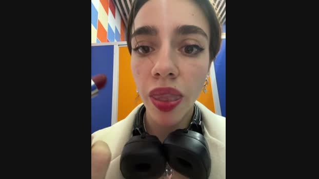 Lily__Belle StripChat Female 28-01-2025