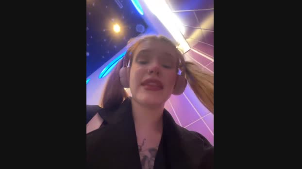 Honey___Hot StripChat Female 31-01-2025