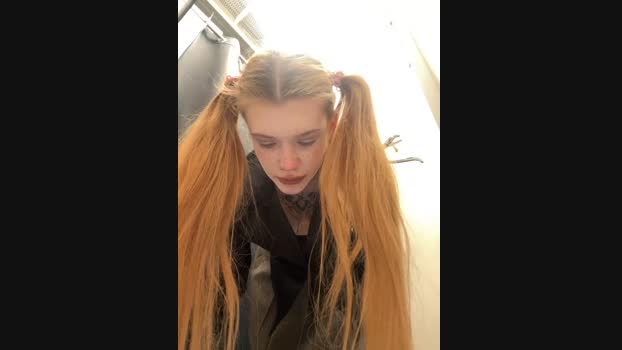 Honey___Hot StripChat Female 31-01-2025