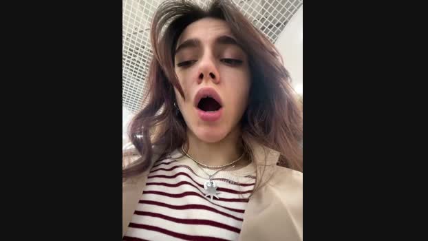 Lily__Belle StripChat Female 31-01-2025