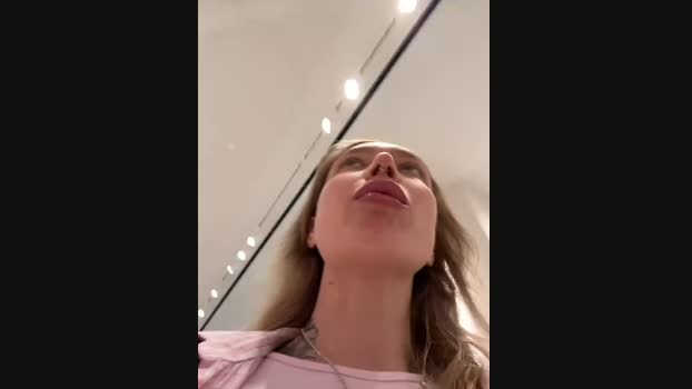 Miss_Elfie StripChat Female 31-01-2025