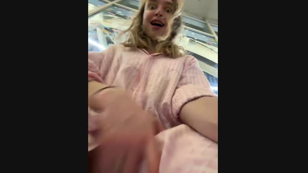 Miss_Elfie StripChat Female 31-01-2025